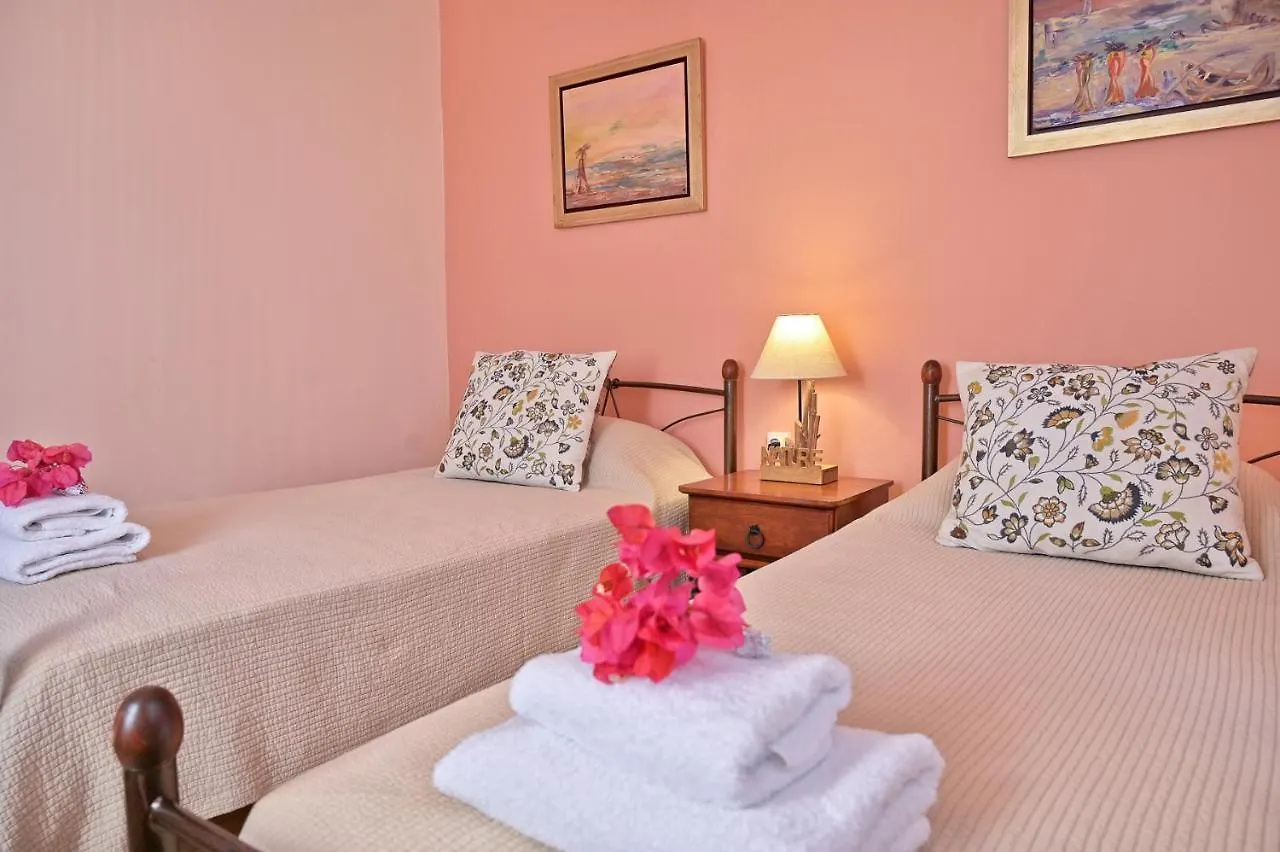 Villa Ireni Waterfont Фискардон 0*,