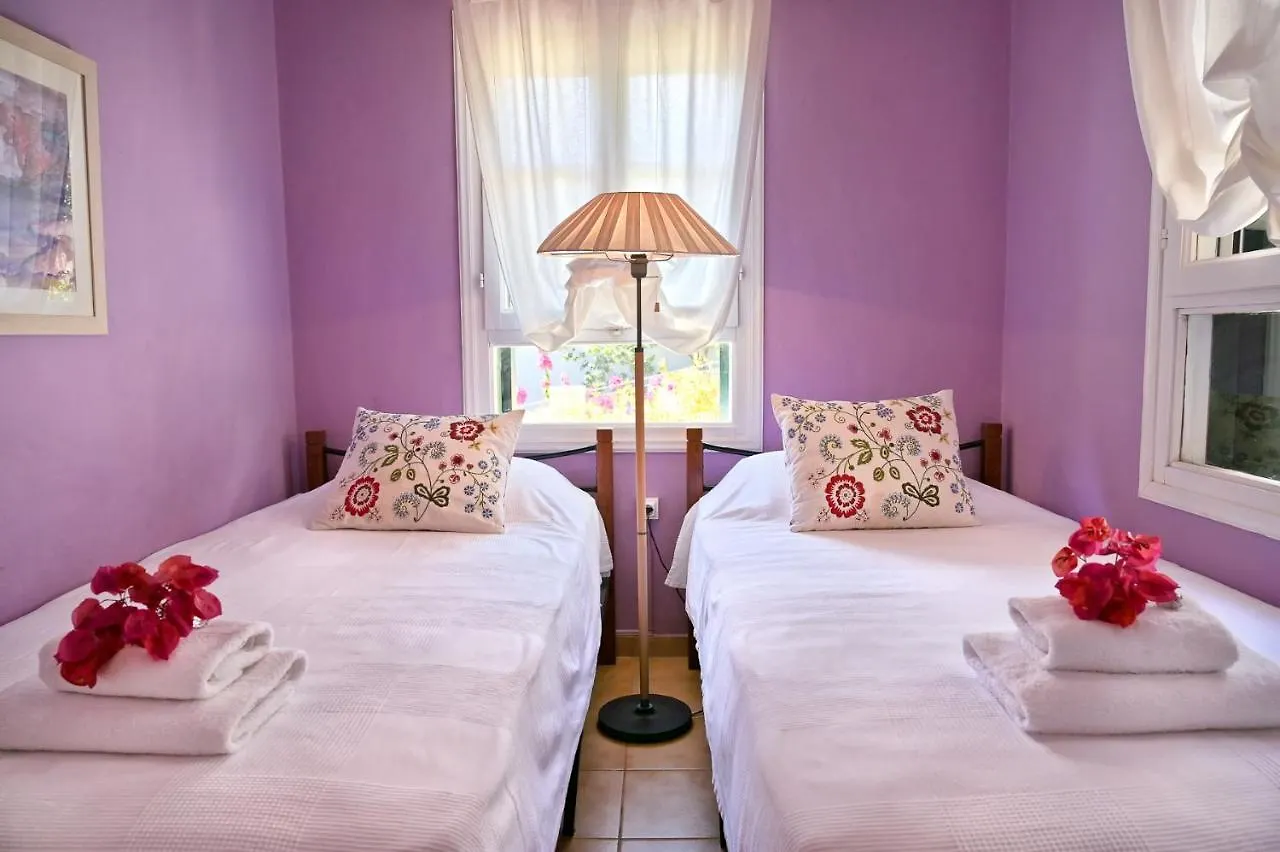 Villa Ireni Waterfont Фискардон Дом отдыха